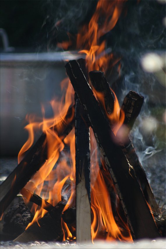 Some like it hot! Lagerfeuerromantik im eigenen Garten Some like it hot! Lagerfeuerromantik im eigenen Garten (Bildquelle: Living and Green)