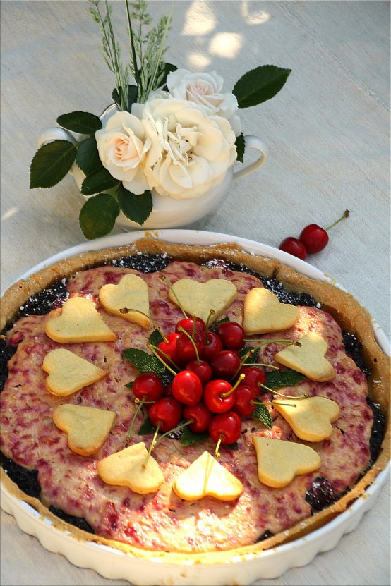 Herzallerliebst * Kirschtarte mit Mohn* Kirschtarte mit Mohn (Bildquelle: Living and Green)