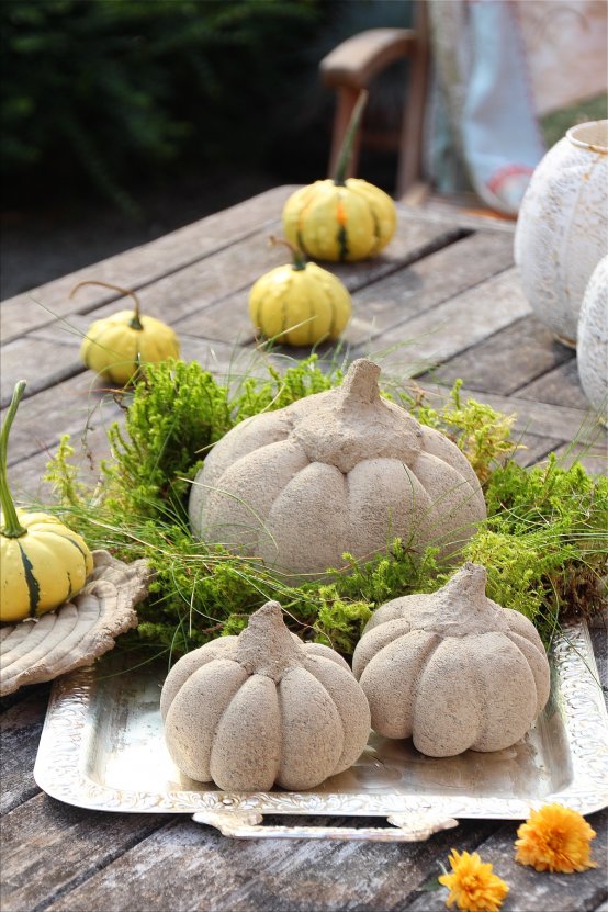 Hello Pumpkin *Beton-Kürbis-DIY* Kürbisse aus Beton Anleitung (Bildquelle: Living and Green)