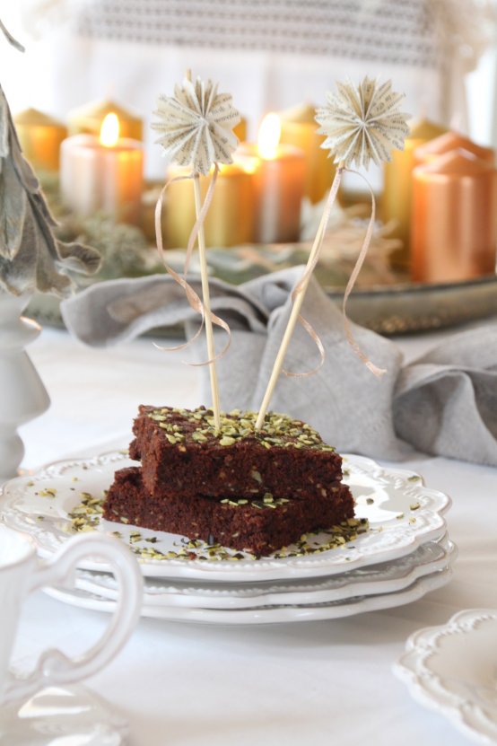 Schokolade im Quadrat *Kürbiskern-Brownies* Kürbiskern Brownies Rezept (Bildquelle: Living & Green)