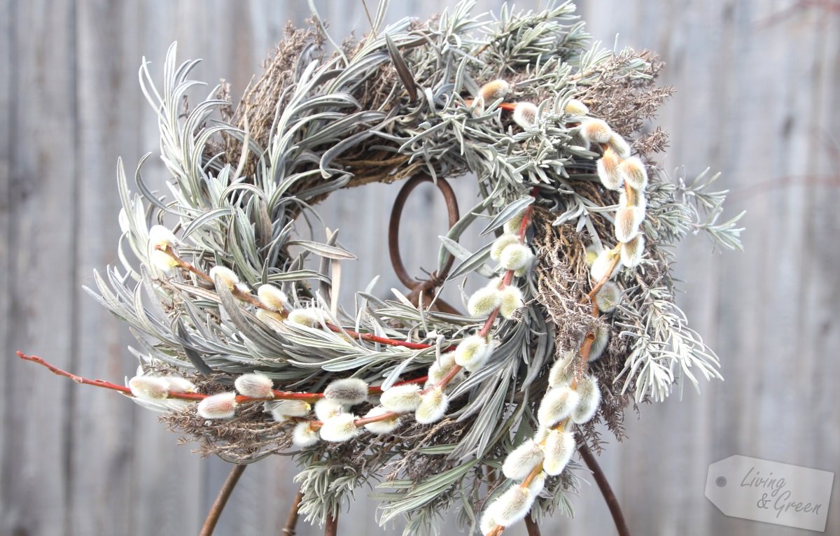 Vom Gartenschnitt zur Frühjahrsdeko - Frühlingskranz aus Lavendel