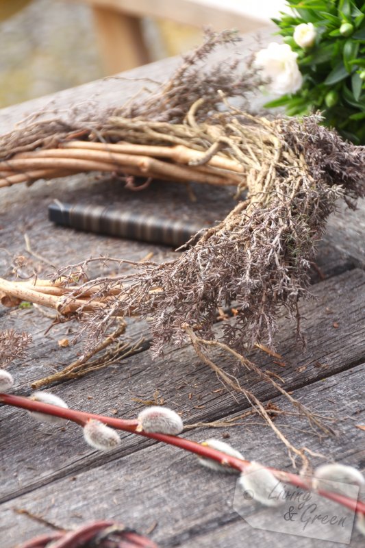 Vom Gartenschnitt zur Frühjahrsdeko - Frühlingskranz aus Lavendel