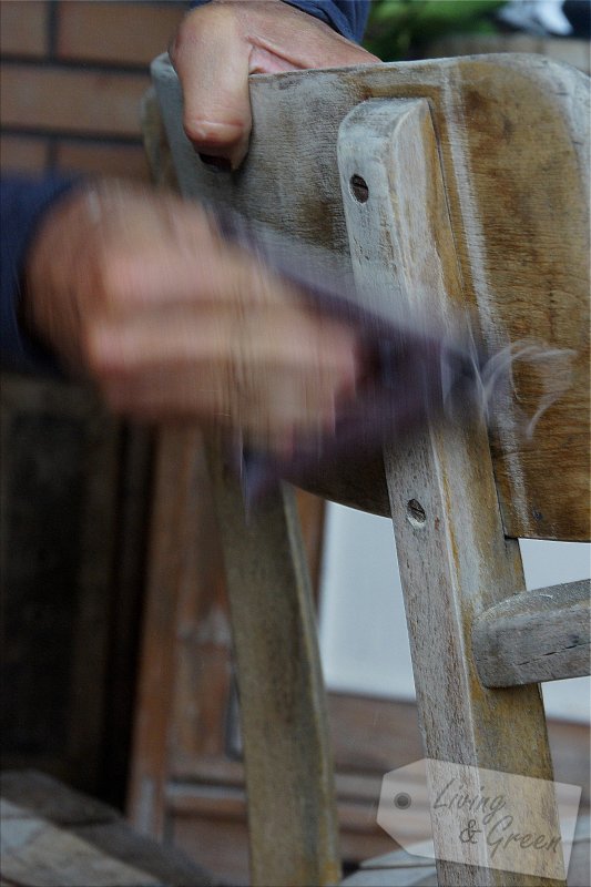 Holzpflege mit Olivenseife und Öl - Stuhl wird restauriert